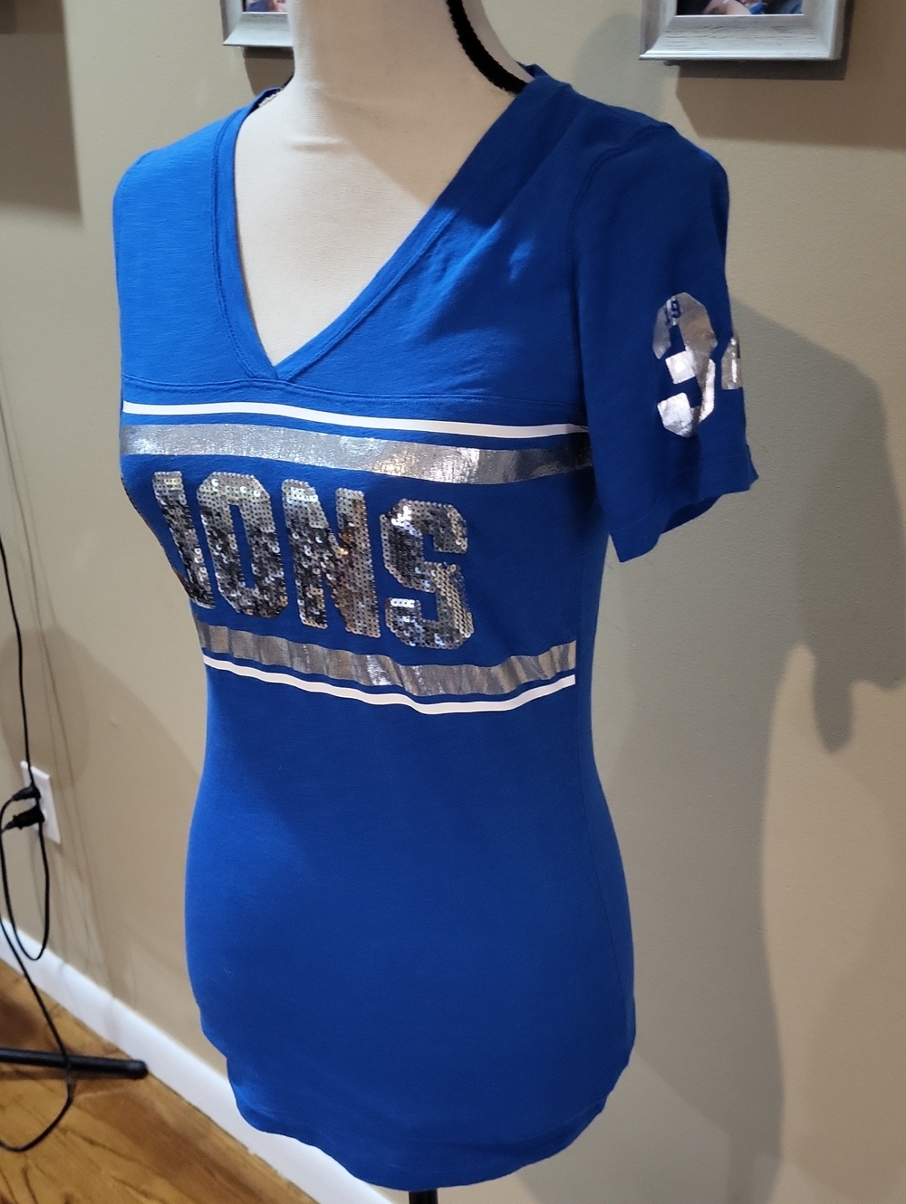 Victoria's Secret PINK Detroit Lions Football Shirt - Picture 4 of 15